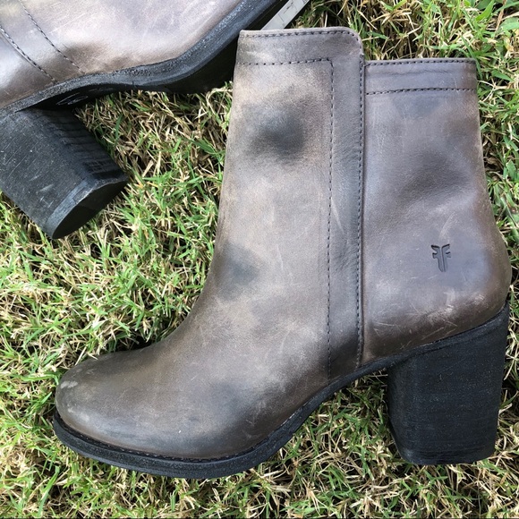 SOLD!Frye Addie Inside Zip Smoke Boots - Picture 4 of 11